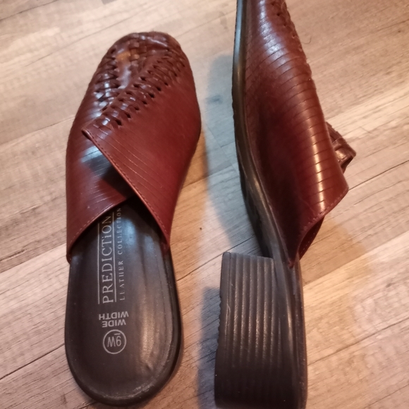 Sandals - Picture 2 of 3